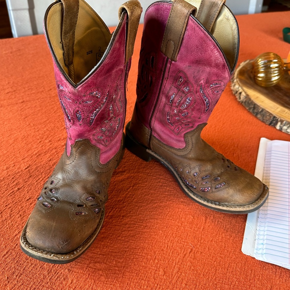 Girls Shyanne cowgirl boots size 2